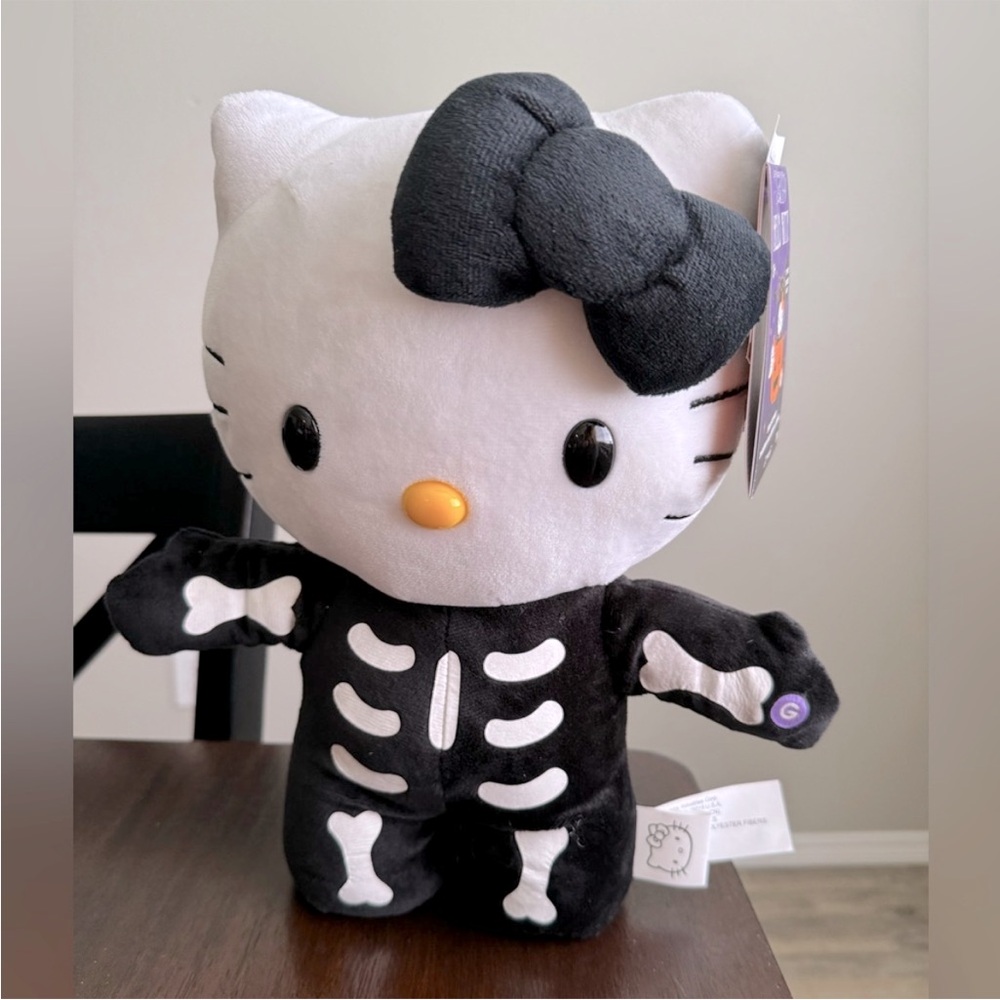 Hello kitty skeleton Halloween stepper🖤🕷️